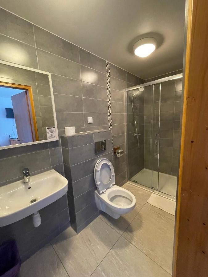 Gosciniec Ozna Hotel Kiczora Екстериор снимка