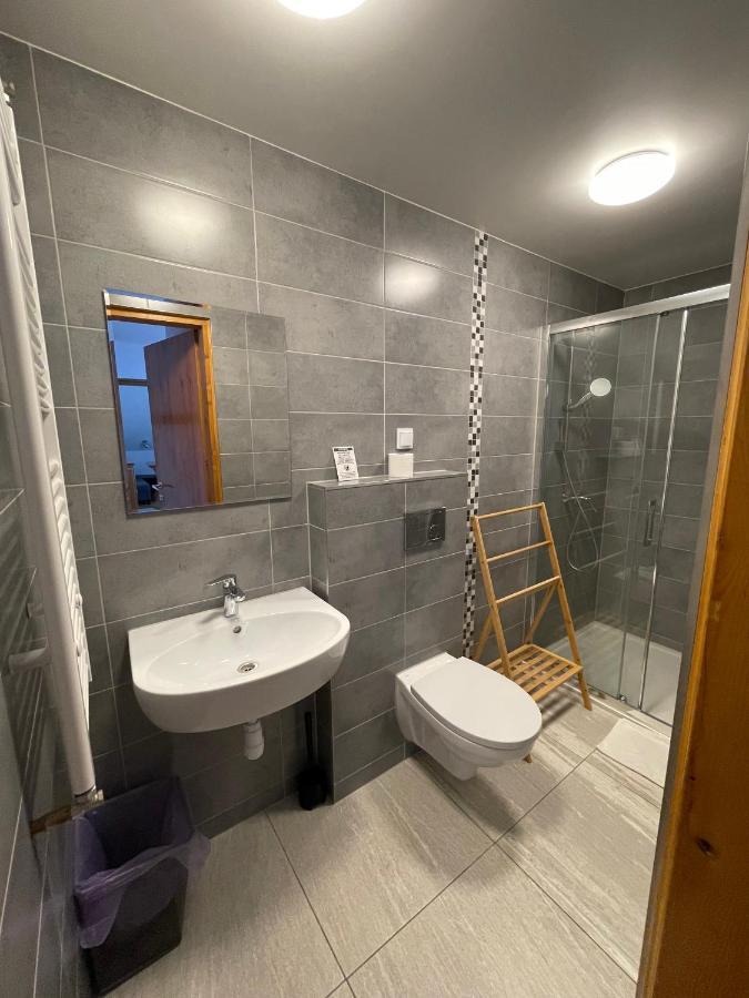 Gosciniec Ozna Hotel Kiczora Екстериор снимка