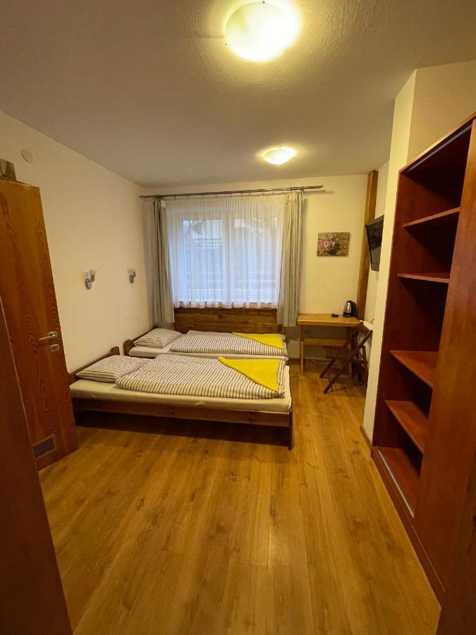 Gosciniec Ozna Hotel Kiczora Екстериор снимка